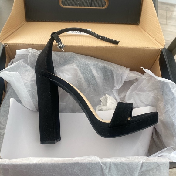 Fashion nova heels - Picture 3 of 4